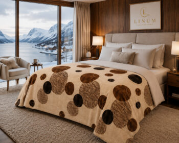 Patura decorativa Chalet - Maro cognac, prezentare in ambient - LINUM