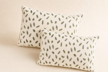 Set de doua perne Eternel din fulg de gasca 50 × 70 cm, prezentare ambientala - LINUM