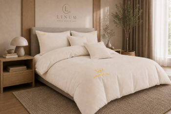 Lenjerie de pat Signature din bumbac premium - Alb sidef, vedere din stanga - LINUM