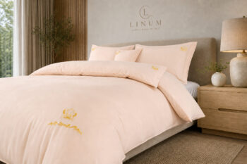 Lenjerie de pat Signature din bumbac premium - Alb piersica, vedere din dreapta - LINUM