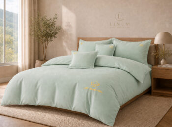 Lenjerie de pat Signature din bumbac premium - Verde-salvie, vedere din dreapta - LINUM