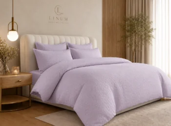 Lenjerie de pat Tactile Lavanda, vedere din stanga in decor LINUM
