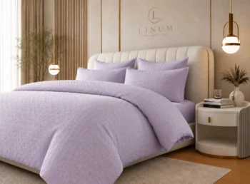 Lenjerie de pat Tactile Lavanda, vedere din dreapta in decor LINUM